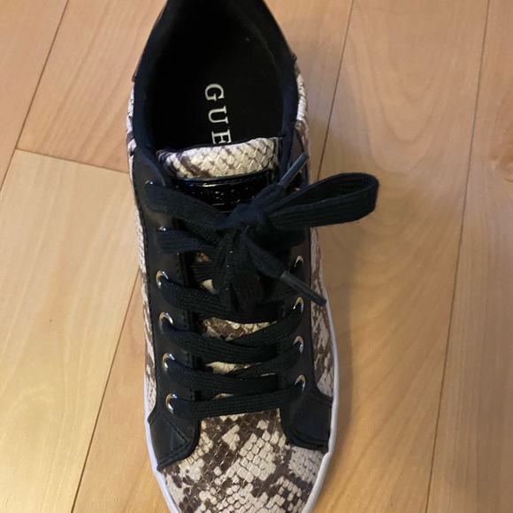 Gorgeous Guess sneakers - Picture 4 of 8